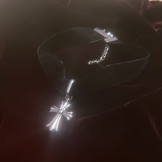 NOCTURNE BALLET CROSS CHOKER